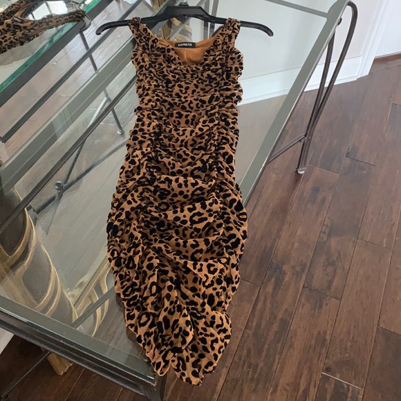 rouged leopard tight midi dress - Picture 5 of 10